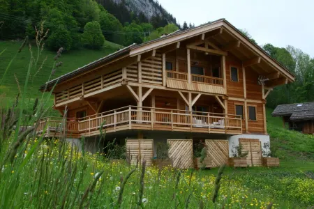 Individual chalet for 15 people