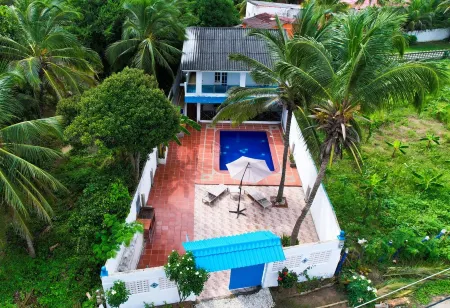 Tropical 3 BR/3 BA beach Villa w pool, WiFi, & AC in beautiful Santa Veronica! Отели в г. Хуан де Акоста