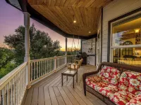 Delta Grand Victorian - Amazing Views! Ping Pong and Cornhole! Hotels in Delta