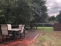 Charming 2-bedroom cottage located on a beautiful property. AC, Wifi, & laundry