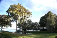 Private Lake View House Rental close to wonderful Big Bass Grill restaurant