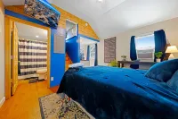 Cozy Cottage Stay w/ Pool & Parking