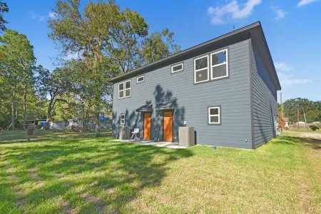 Zen Estates-Townhome for Small Group 3Br Modern Retreat Near Lake Conroe!