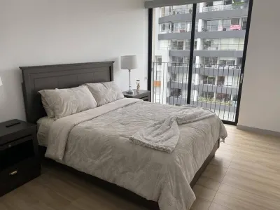 Charming 3-bedroom condo with undisturbed views of Caroline Park. Hotel di 