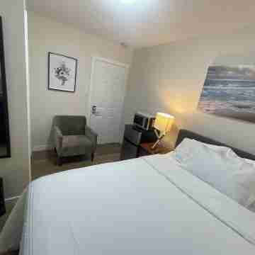 Femz - cozy room in a shared basement suite Rooms