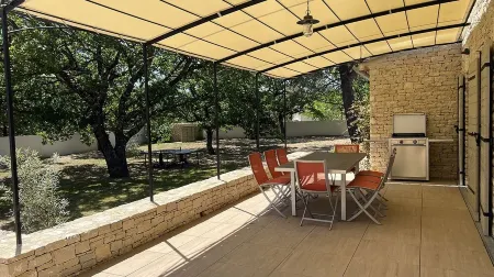 La Farigoule mas de Charme de Plein Pied à Gordes, Pétanque et Piscine Privée