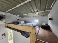 Cozy loft "The Nest" nested on a second Floor roof 住宿飯店