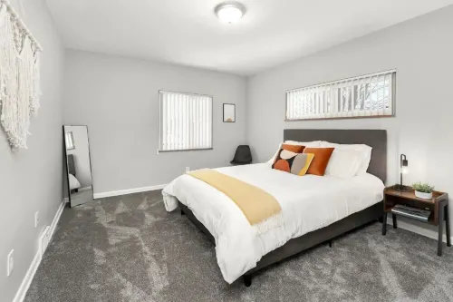 Downtown Wyandotte, Clean and Cozy!