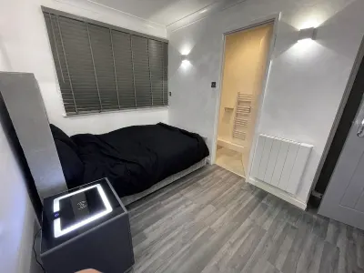 Newly Refurbished Modern 2 Bedroom Flat Hotels near Felixstowe