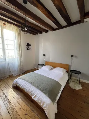 Old town house at the foot of the castle Maurice Dufresne Museum附近的飯店