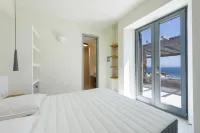 Seaside house with private pool, 100 metres from the beach