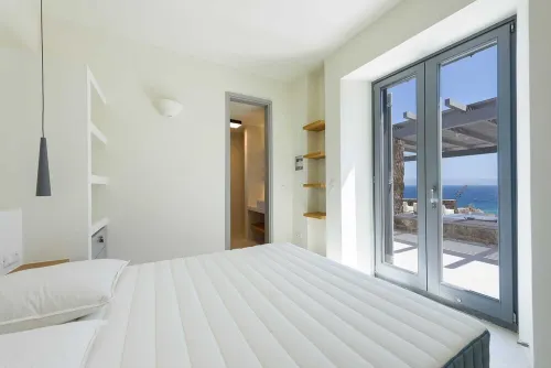 Seaside house with private pool, 100 metres from the beach