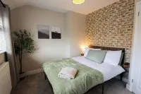 Family-Friendly Cosy Newly Renovated Home in Runcorn Cheshire Chester Liverpool Hotels in Runcorn