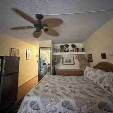 Budget friendly condo in the center of Kailua Kona Rooms