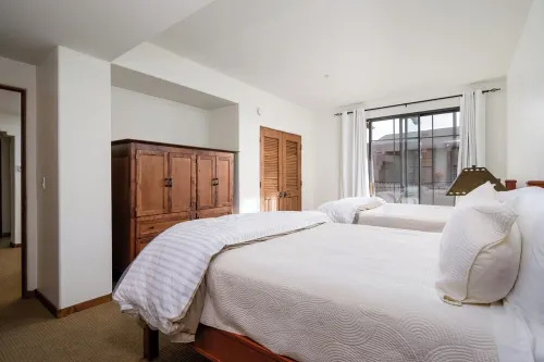 Overlooks Golf Course a 2-bedroom condo in gated community, Carefree - Wi-Fi