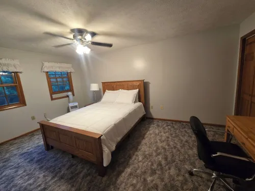 3-bedroom house, Country living 2 minutes from Downtown Ashtabula 埃奇伍德住宿飯店