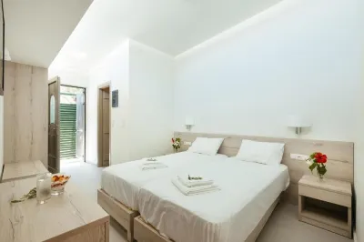 Giannis Seafront Studios II & Breakfast Hotels near Calypso Beach / Pirate Fjord