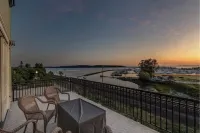 “Inn on the Harbor” Stunning sunsets, centrally located, cozy getaway! - Bintang 3