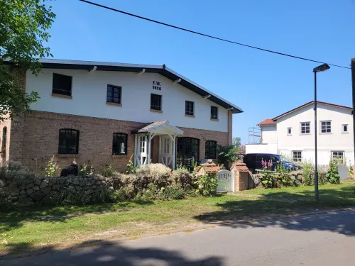 "Spacious, cozy vacation apartment in the Lehnenhof" rural, not far from the Baltic Sea Hotels in Biendorf