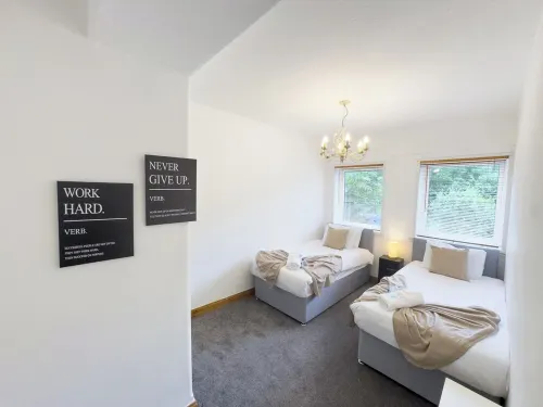 Clydebank 2 Bedroom Home 클라이드뱅크 호텔