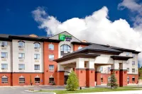 Holiday Inn Express & Suites Whitecourt Southeast by IHG - ที่มีที่จอดรถ