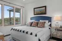 Sage Rock, a beautiful guesthouse in the heart of Fredericksburg wine country.