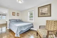 Charming Hideaway near Chicago Hotels in Oak Lawn