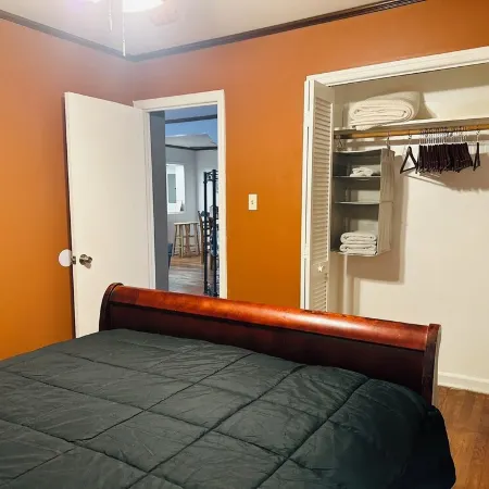 Charming 2-bedroom house with WiFi, AC in pleasant Warner Robins