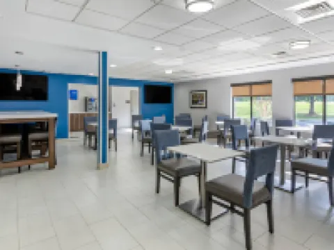 Comfort Inn & Suites Troutville - Roanoke North - Daleville Hotels in Botetourt County