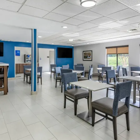 Comfort Inn & Suites Troutville - Roanoke North - Daleville Отели в г. Ботетот