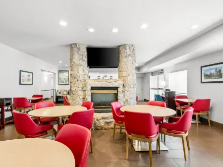 Comfort Inn & Suites Bellevue - Omaha Offutt AFB Отели в г. Белвью Секонд II