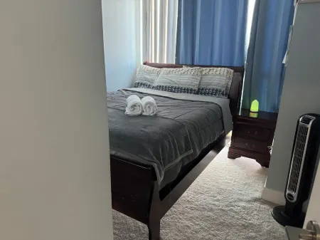 Lovely 1 bedroom Condo Downtown Mississauga Square One