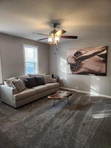 Charming 1-bedroom house in superb Eau Claire with AC, WiFi