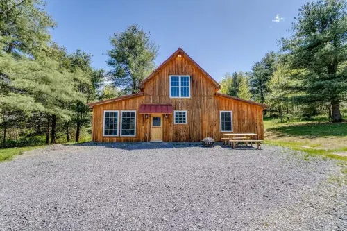 Kick back and relax in this calming, stylish space! 밀로 호텔