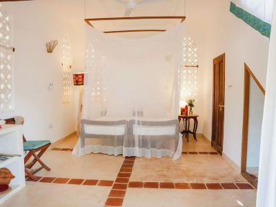 Beach front Mawimbi Studio in stunning garden