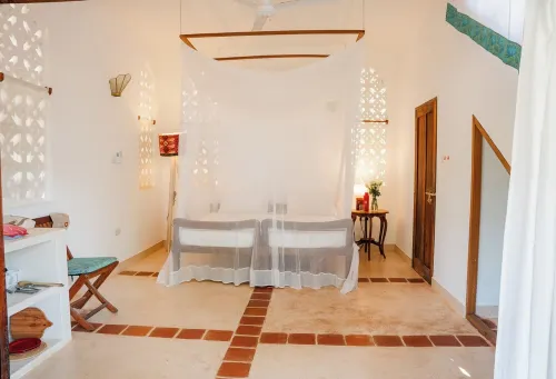 Beach front Mawimbi Studio in stunning garden