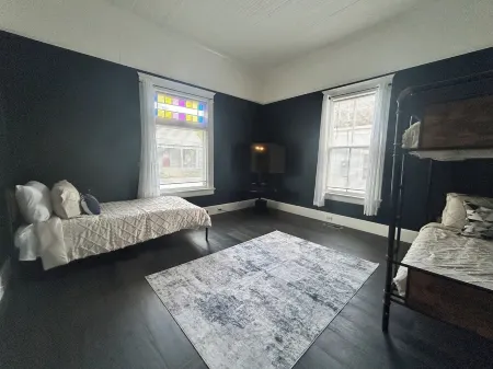 Charming 3-bedroom house in welcoming Historic Conyers Отели рядом с достопримечательностью «Кафедральный собор Крисчен Гроут»