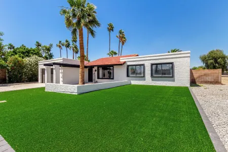 3-bedroom house in lovely Litchfield Park with WiFi, AC close to Golf & Shopping