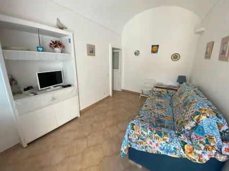 Central house 2 minutes from the Piazzetta and Funicular