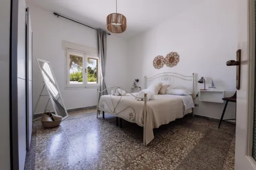 Villa Agua, Sleeps 9, 100 m from the Apulian Sea, with pool and parking