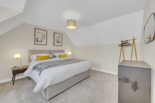 Spacious 5BRM Townhouse – Ideal for Contractors, Corporate Stays & Family Visits