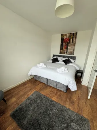 Tranquil Top-Floor Family Haven! Отели рядом с достопримечательностью «Glamping»