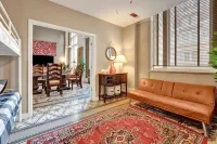 Spacious 4-BR Apt, Fast WiFi in Downtown Memphis. Walk to Convention Center.