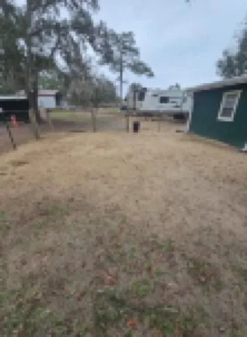 Cottage slps 4 with 2 beds, ice mach, washer/Dryer,kitchenette,hot tub, pets.