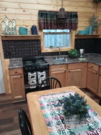 Sugar Pine CabinsHummingbird Cabin