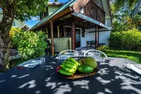 Toahere Beach House - Beachfront - Pool - Pontoon Hotel in zona Taravao Plateau