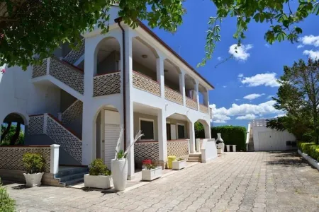 Villa Tambo House Bay - Your Seaside Villa in Salento