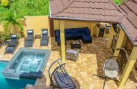 Cozy Luxury Hideaway With Free Wifi,Parking,Swimming Pool&Jacuzzi Near Negril 1b Hotels in 