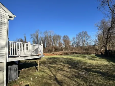 Beautiful home minutes to shopping center, mall and College of Holy Cross.