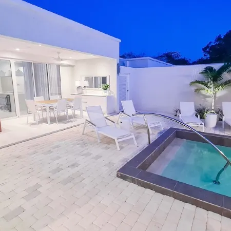 Luxe Private Pool Villa in Porters Place, Exclusive Beach Club Access, Gym & BBQ